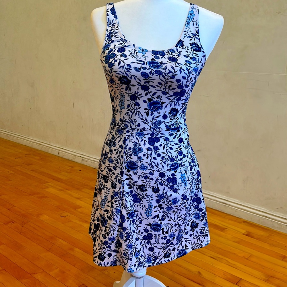 Small blue & white floral sundress sleeveless scoop neck size Sm S 2 3 dress